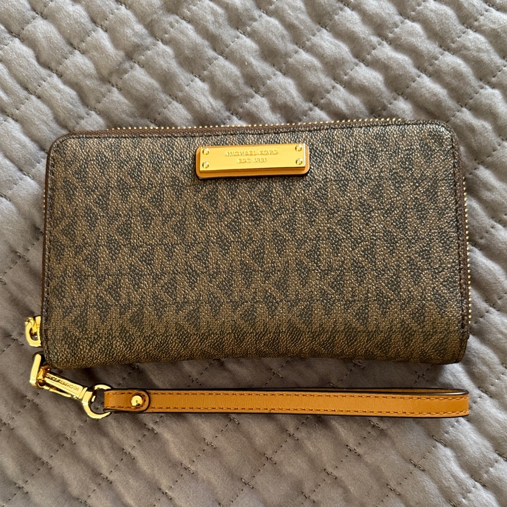 Michael Kors Wristlet Wallet